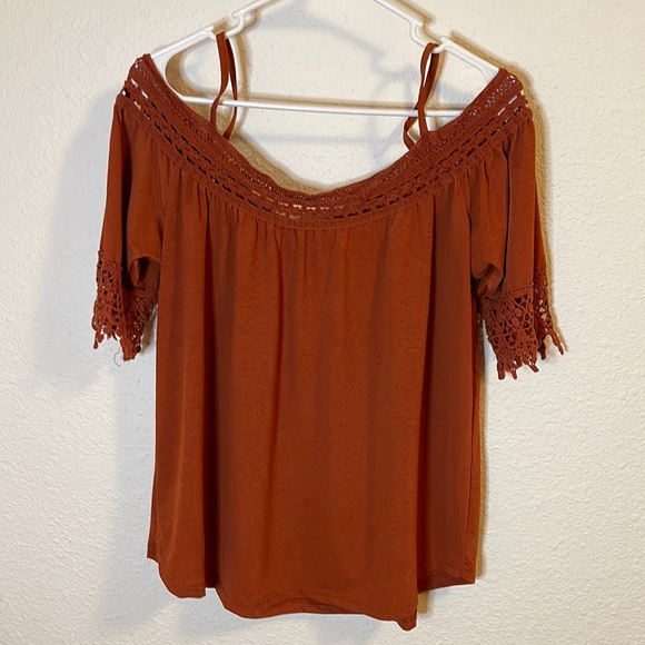 Off shoulder top - Picture 1 of 3